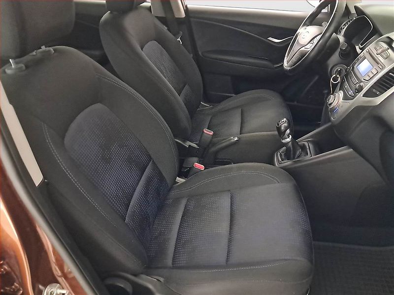 Hyundai ix20 (2013) 1.6 CVVT, Serv.kniha - fotka 9 z 17