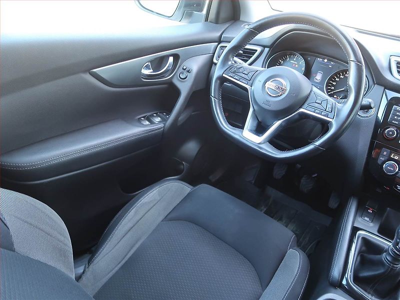 Nissan Qashqai (2019) 1.3 DIG-T, Navi, Tempomat - fotka 7 z 17