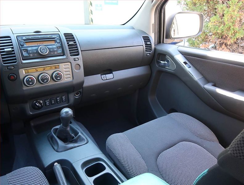 Nissan Navara (2008) 2.5 DCi, 4X4 - fotka 8 z 18
