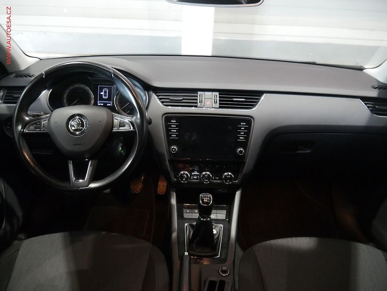 Škoda Octavia (2018) 2.0TDi, ČR, Style, LED - fotka 8 z 21