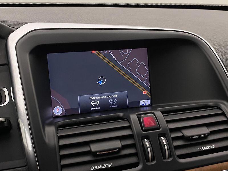 Volvo XC60 D4 AWD MOMENTUM REZERVACE - fotka 43 z 43
