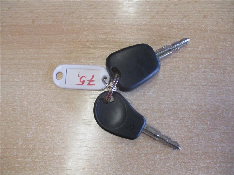 Citroën Xsara Picasso 1,6 i, klima, servis, tažné, - fotka 27 z 35