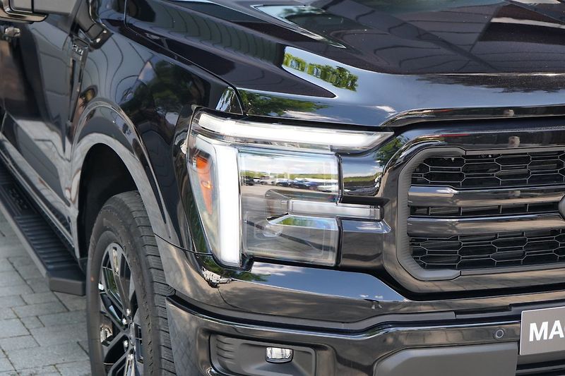 Ford F-150 (2026) Lariat 5,0 298 kW - fotka 4 z 56