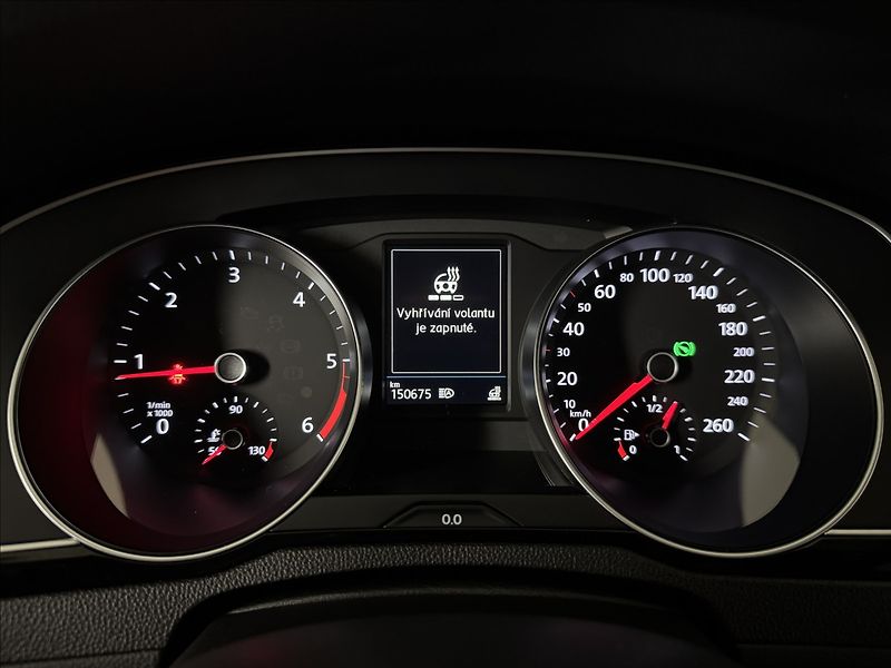 Volkswagen Passat 2,0 TDi  DSG Business IQ Light - fotka 24 z 43