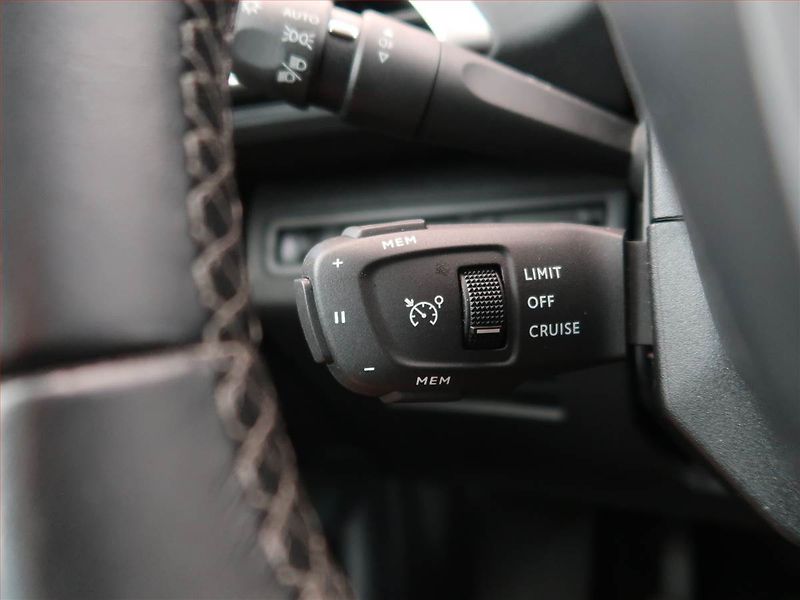 Peugeot 3008 (2022) Allure Pack 1.2 PureTech - fotka 20 z 21