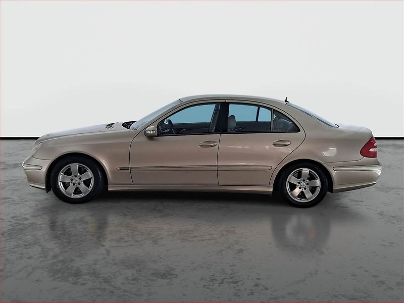 Mercedes-Benz Třídy E (2002) E 320 , Automat, po STK, Tažné - fotka 3 z 18