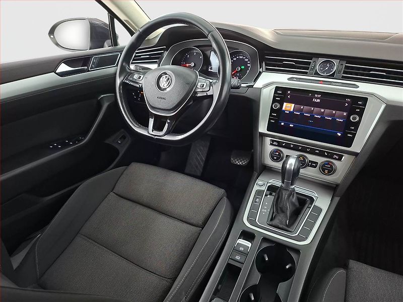 Volkswagen Passat (2018) 2.0 TDI, Automat, Navi - fotka 7 z 17