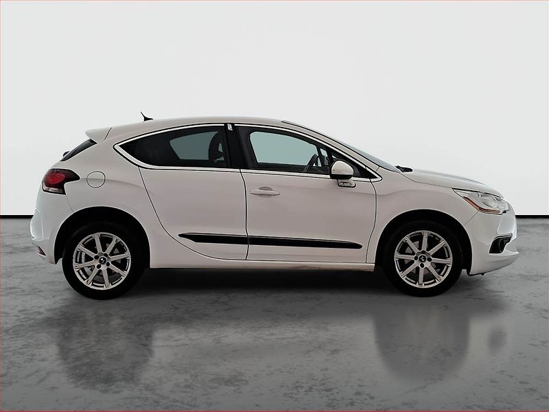 Citroën DS4 (2014) 1.6 e-HDi, Serv.kniha - fotka 6 z 19