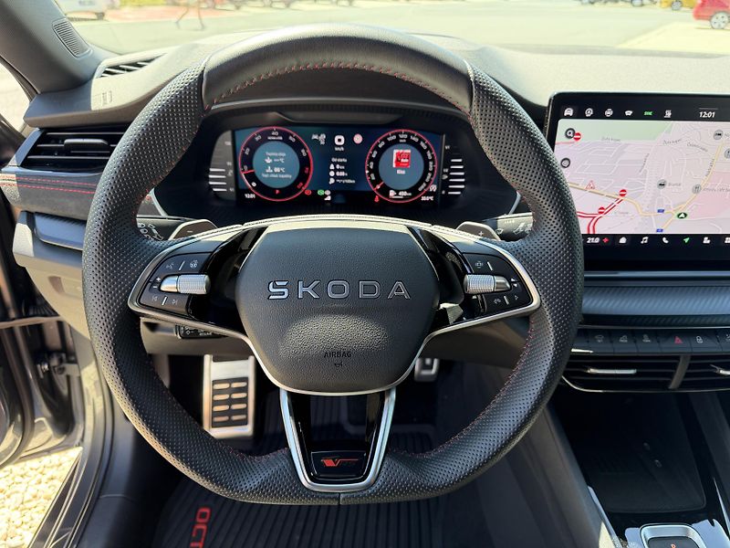 Škoda Octavia IV RS 2,0 TSi/195kW-REZERVACE - fotka 15 z 98