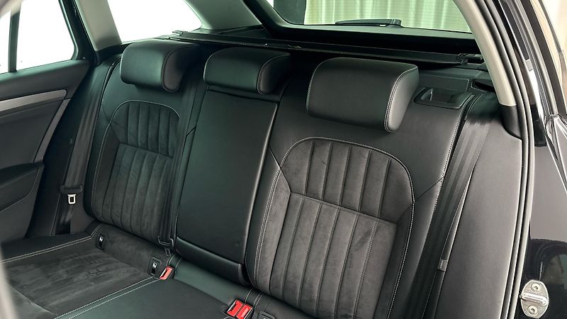 Škoda Superb 2.0 TSI DSG Style Combi - fotka 16 z 30