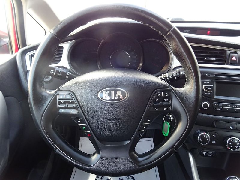 Kia Ceed (2016) 1.6CRDi,100kW,NovéČR,klima - fotka 14 z 22