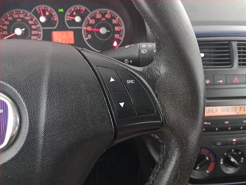 Fiat Grande Punto (2007) 1.4, nová STK, jezdí dobře - fotka 15 z 15
