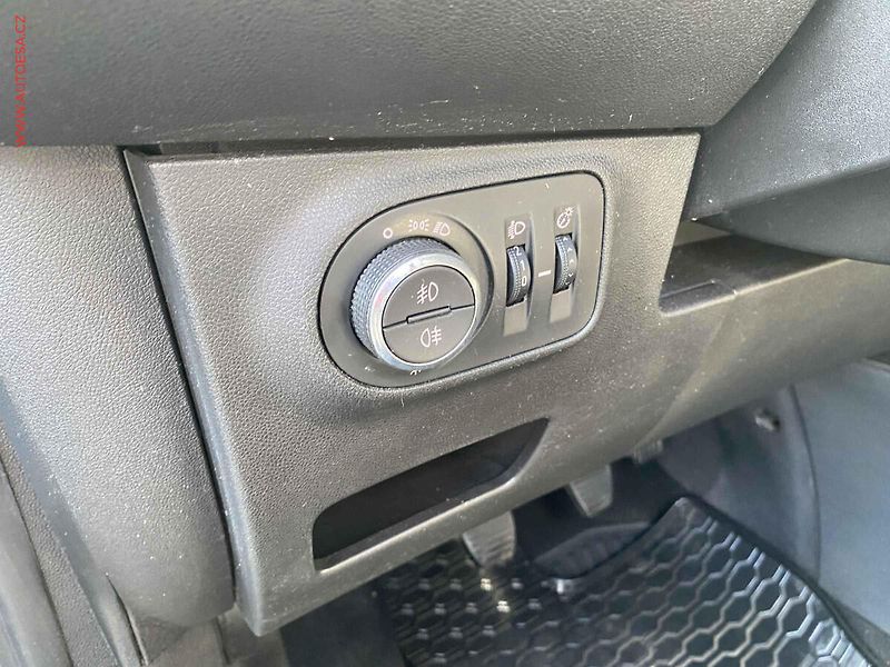 Opel Corsa (2018) 1.4i, AC, tempo - fotka 15 z 16