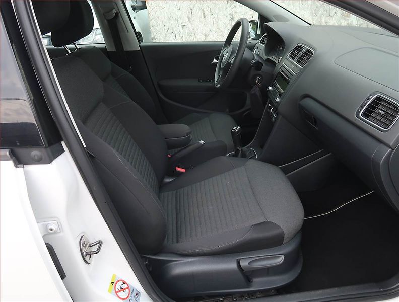 Volkswagen Polo (2011) 1.2 12V, Tempomat - fotka 9 z 17