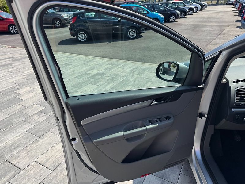 Volkswagen Sharan (2010) Comfortline 2.0 TDI 103kW - fotka 9 z 32