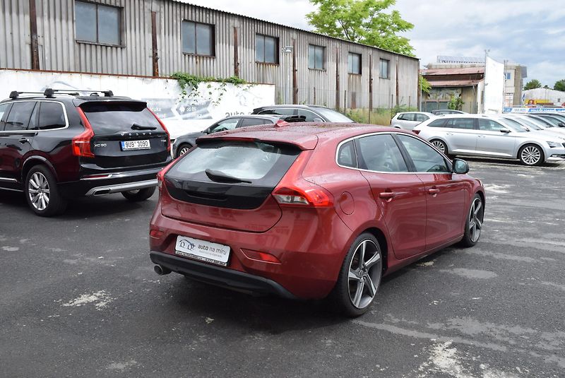 Volvo V40 (2016) 2.0i T2 90kw INSCRIPTION MANUÁ - fotka 7 z 48