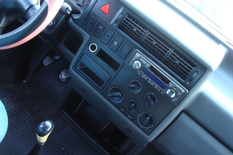 Volkswagen Transporter (2000) T4,2.5 TDi,ČR,Nová STK 8/2028 - fotka 40 z 54