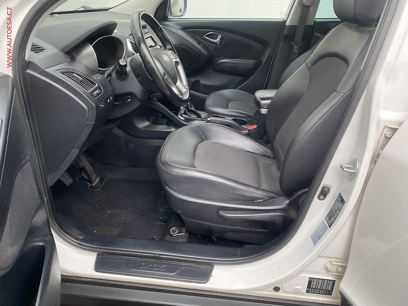 Hyundai ix35 (2011) 1.6 GDi, ČR, AC, park.čidla - fotka 9 z 17