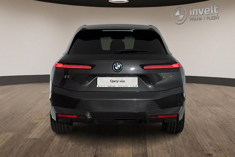 BMW iX xDrive40 - fotka 4 z 27