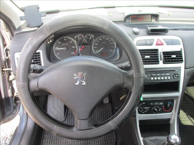 Peugeot 307 1,6 HDi SW, klima,servis,tažné - fotka 14 z 27