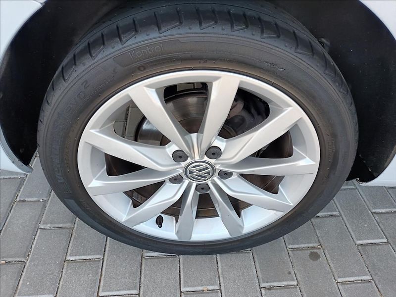 Volkswagen Golf 1,0 TSI,ČR,1MAJ,RADAR,LED,DPH - fotka 27 z 42