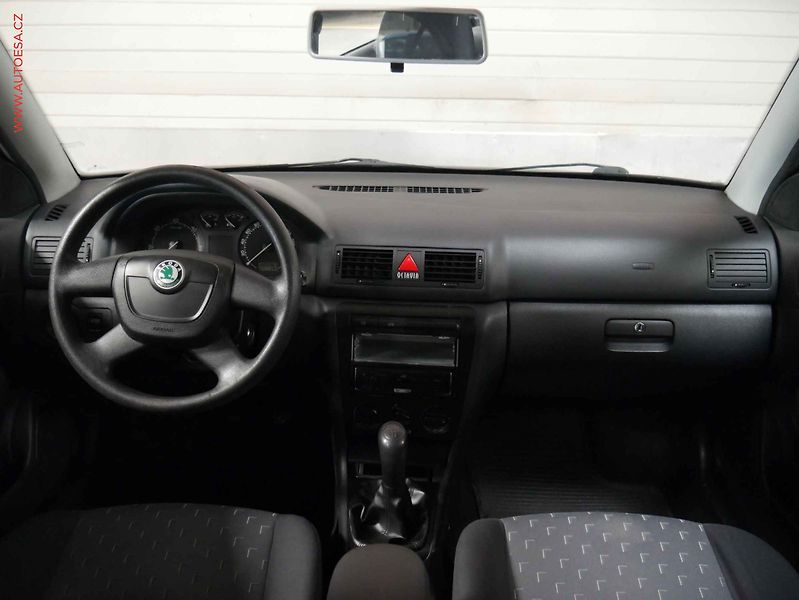 Škoda Octavia (2010) 1.9 TDi, AC, temp - fotka 8 z 16