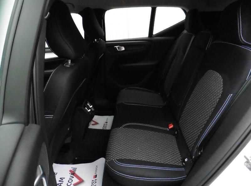 Volvo XC40 2,0 D3 Momentum PRO AWD A/T - fotka 10 z 15
