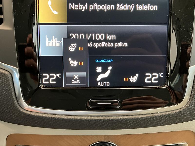 Volvo XC90 B5 AWD Momentum AT8 - fotka 39 z 43