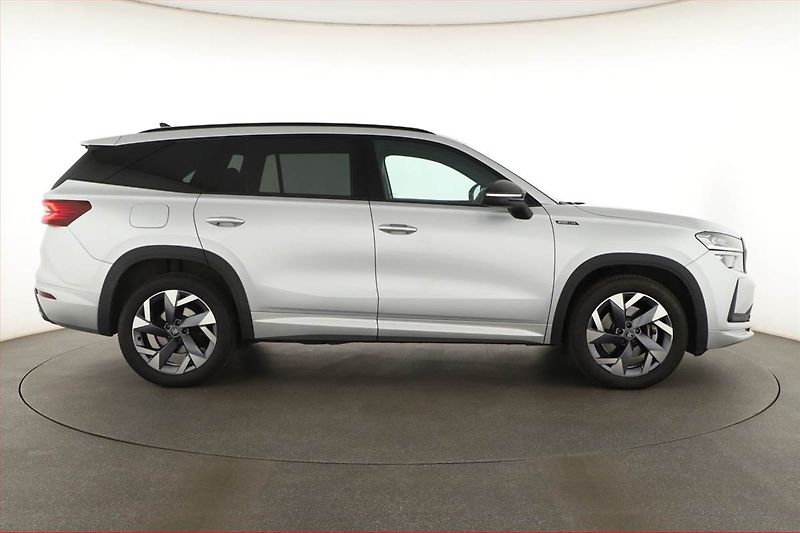 Škoda Kodiaq (2025) 2.0 TDI, SPORTLINE, KEYLESS - fotka 6 z 20