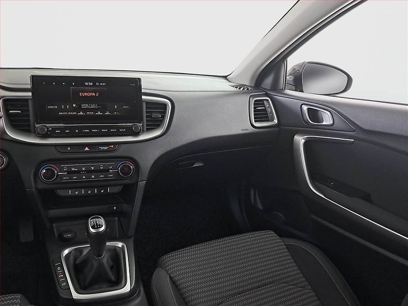 Kia Ceed (2023) Top 1.5 T-GDI, ČR,1.maj - fotka 8 z 17