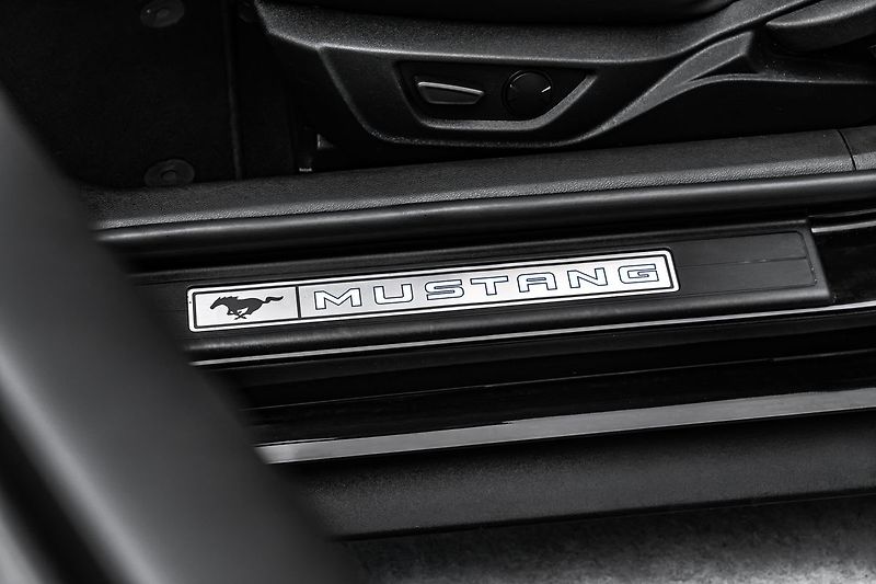 Ford Mustang OV,Ko 5,0 GT Kabrio, Manual - fotka 19 z 20