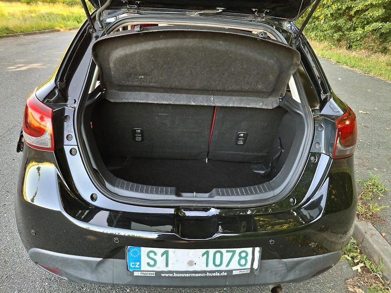Mazda 2 1.5 benzin  - fotka 18 z 41