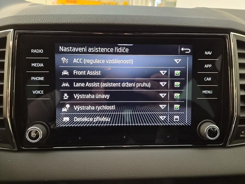 Škoda Karoq 1.5 TSI Top selection - fotka 18 z 27