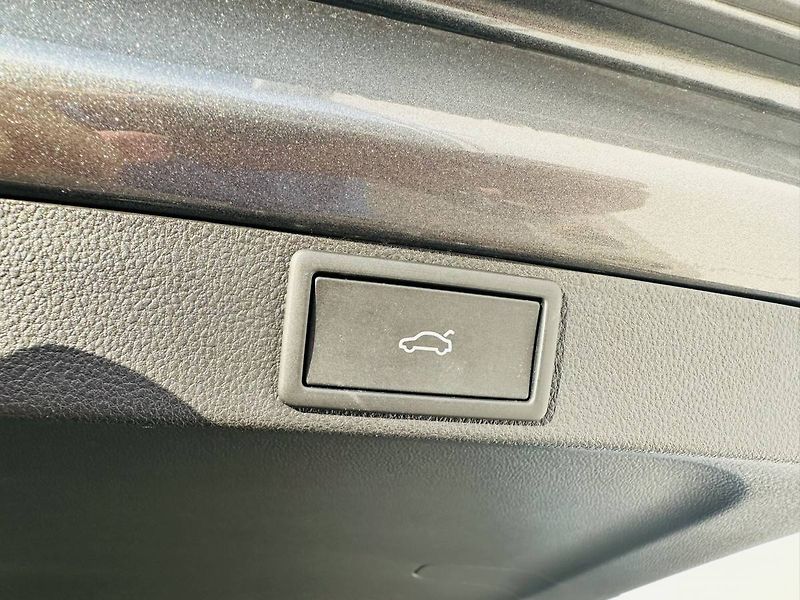Škoda Octavia Combi Top Selection 2,0 TDI/11 - fotka 28 z 35