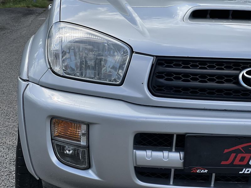 Toyota RAV4 2.0 D-4D 4x4 KLIMATIZACE ALU  - fotka 29 z 33