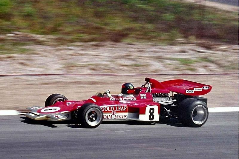 Emerson Fittipaldi v kokpitu Lotusu 72 s šéfem týmu Coline Chapmanem.