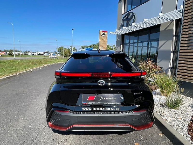 Toyota C-HR 2.0 Plug-In Hybrid Tokyo Edit - fotka 13 z 33