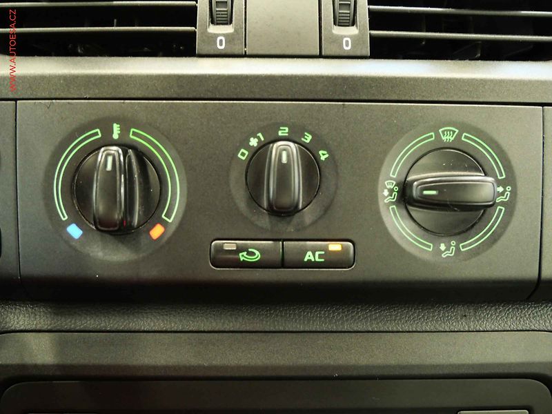 Škoda Roomster (2014) 1.2 TSI, AC, výhřev sed. - fotka 15 z 17