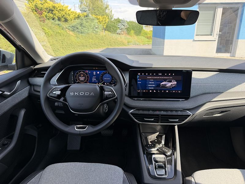 Škoda Octavia Kombi 2,0i 150kW 4x4 závěs - fotka 12 z 23