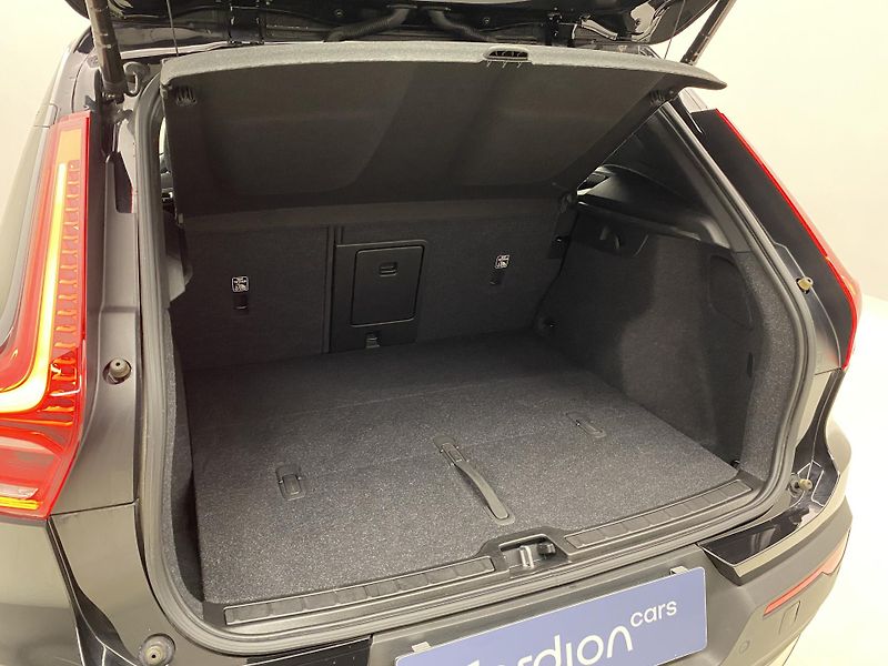 Volvo XC40 PURE ELECTRIC RECHARGE CORE - fotka 6 z 52