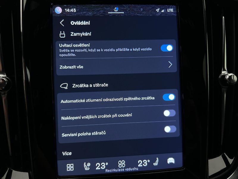 Volvo V60 T6 AWD DARK PLUS RECHARGE AUT - fotka 39 z 48