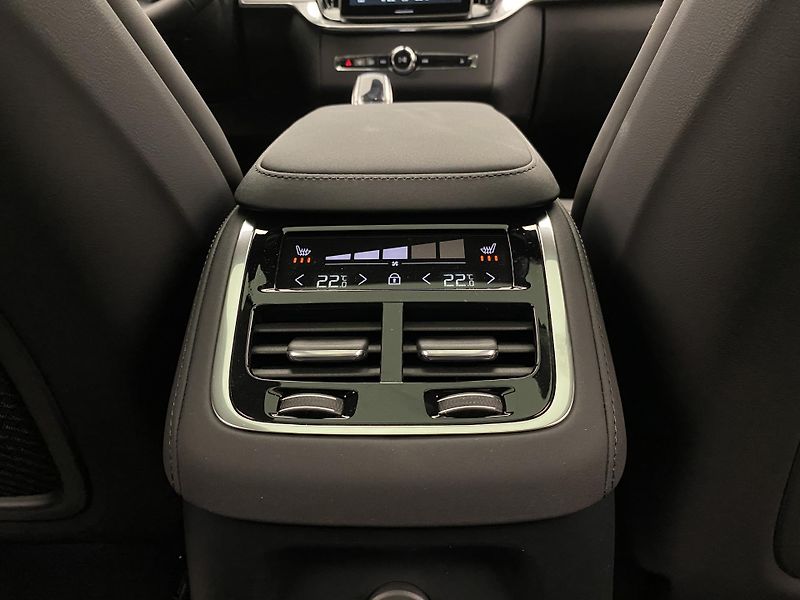 Volvo XC90 T8 RECHARGE BLACK EDITION 7m - fotka 34 z 70