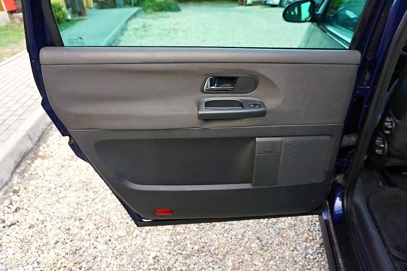 Volkswagen Sharan (2007) 2,0 TDI 103 kW - fotka 21 z 43