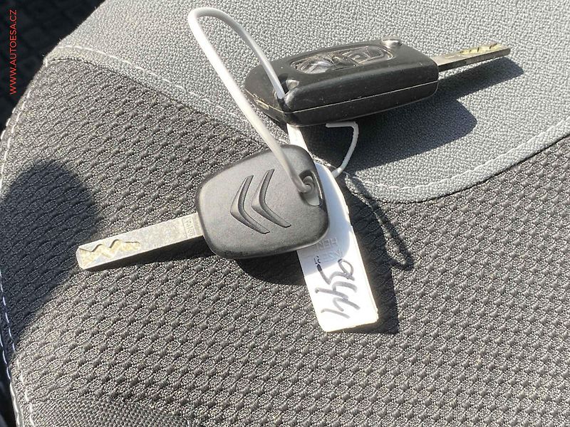 Citroën C3 (2011) 1.4i, ČR, AC, park. čidla, - fotka 16 z 17