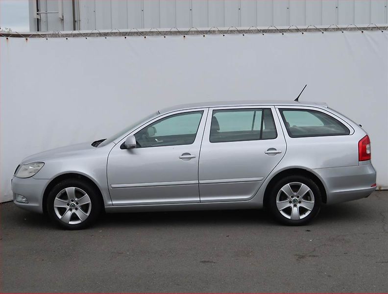 Škoda Octavia (2012) Elegance 2.0 TDI, Tempomat - fotka 3 z 19