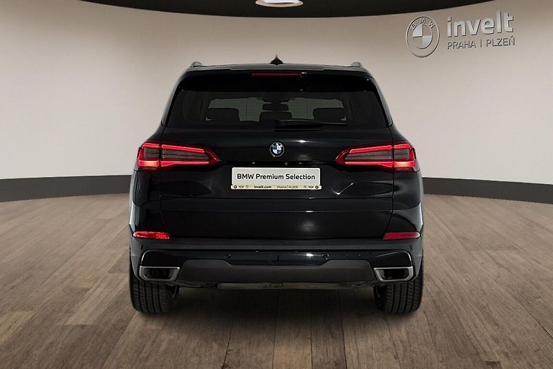 BMW X5 xDrive30d - fotka 4 z 27