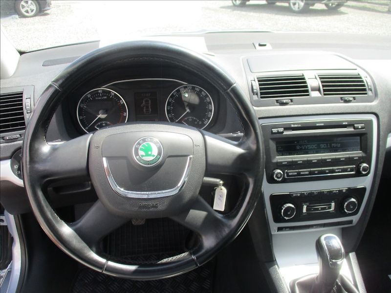 Škoda Octavia 1,2 TSI, klima,tažné,serviska, - fotka 11 z 24