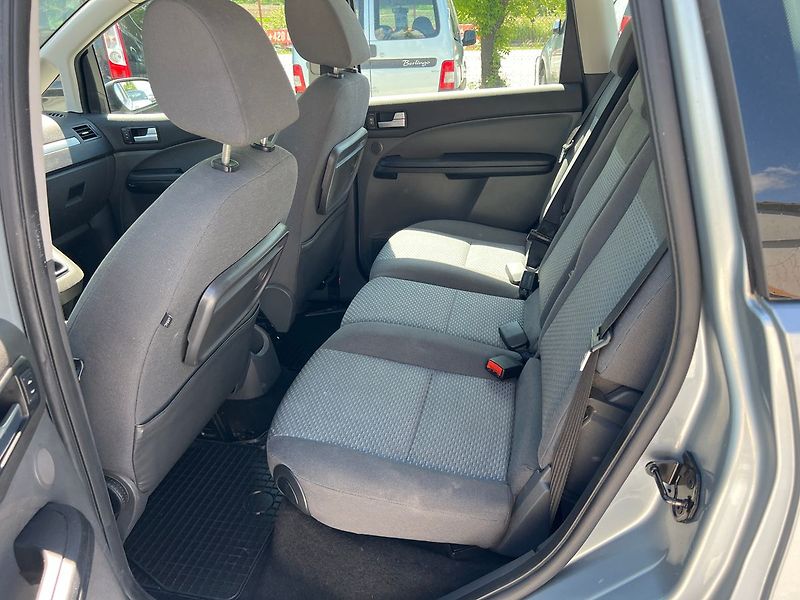 Ford C-MAX 1.8i - fotka 8 z 15