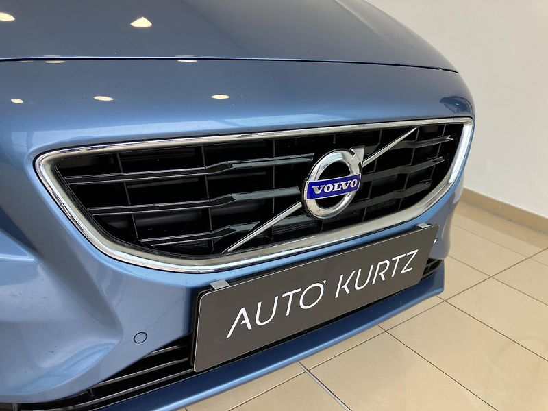 Volvo V40 T3 FWD Summum, MT6 - fotka 3 z 42