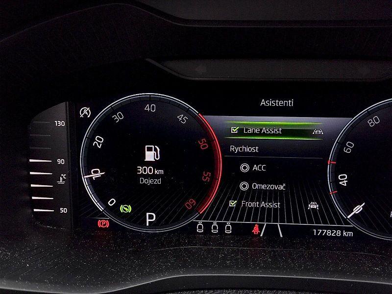 Škoda Karoq (2023) Ambition - Business 2,0 Tdi 85 - fotka 9 z 38